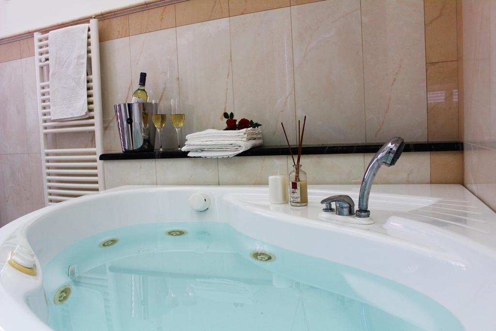 איספיקה Villa Orchidea Luxury B&B מראה חיצוני תמונה