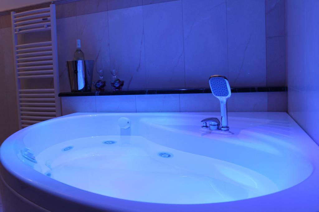 איספיקה Villa Orchidea Luxury B&B מראה חיצוני תמונה