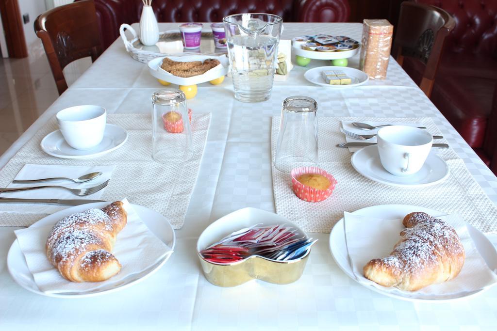 איספיקה Villa Orchidea Luxury B&B מראה חיצוני תמונה