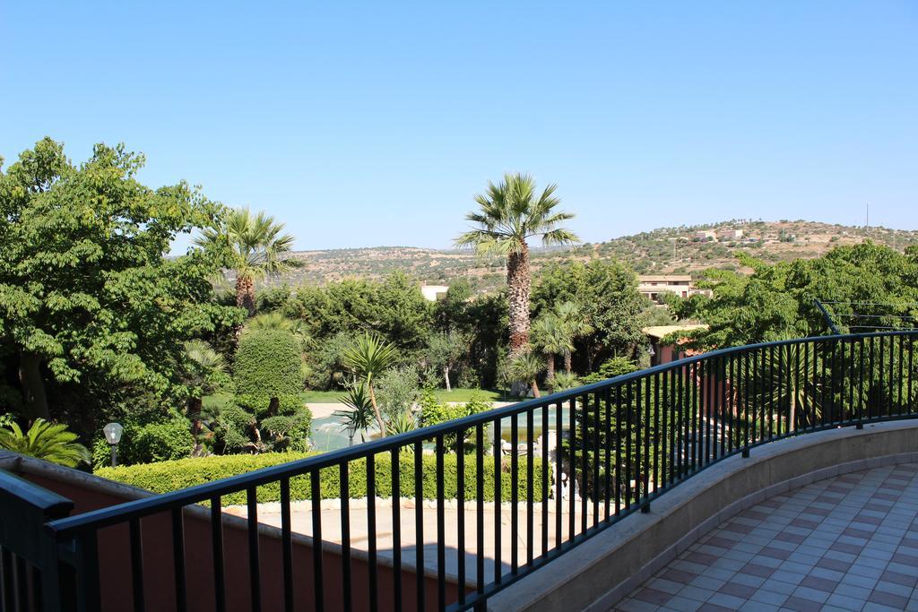 איספיקה Villa Orchidea Luxury B&B מראה חיצוני תמונה
