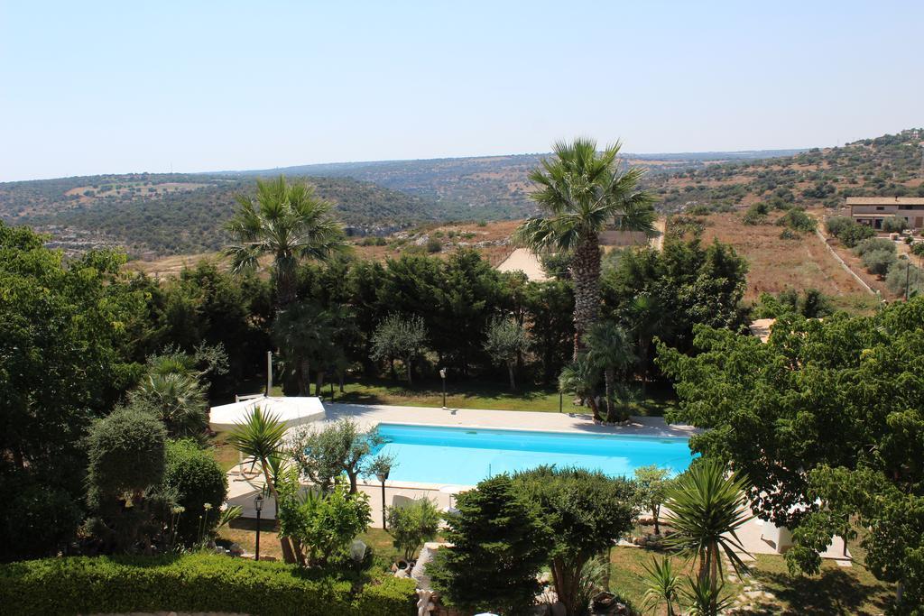 איספיקה Villa Orchidea Luxury B&B מראה חיצוני תמונה