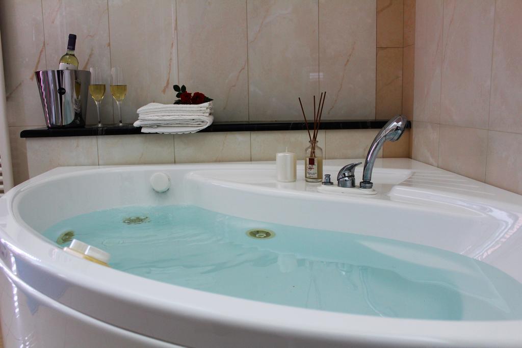 איספיקה Villa Orchidea Luxury B&B מראה חיצוני תמונה